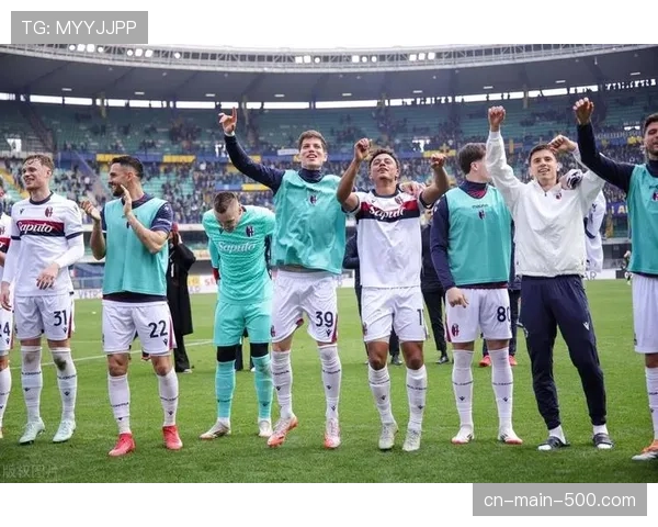 博洛尼亚主场对阵拉齐奥,球迷看台展示巨型TIFO描绘球队集体压迫瞬间 博洛尼亚主场对阵拉齐奥,球迷看台展示巨型TIFO描绘球队集体压迫瞬间