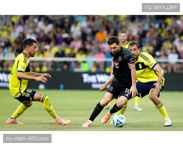 创纪录：亚特兰大前锋单场完成帽子戏法，赛季进球达30粒